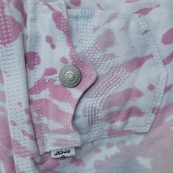 Shorts - Picture 3 of 4